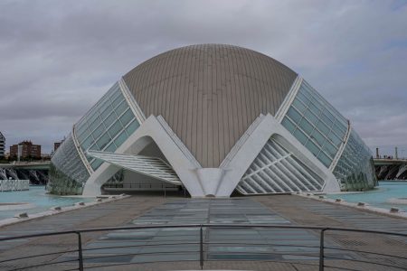 El lenguaje de las formas en movimiento: La simbiotica relacion entre el cine y la arquitectura