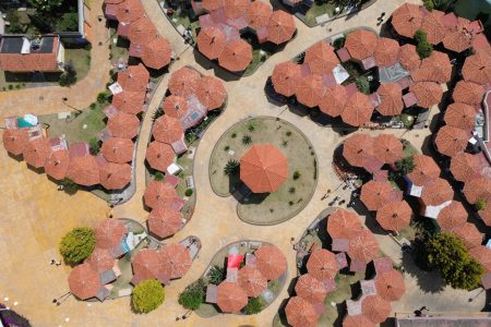 La arquitectura de lo cotidiano: Rediseñando la vivienda social desde el arte, la cultura y la dignidad urbana