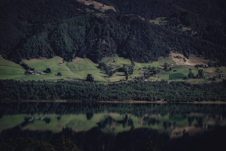 El arte de capturar el territorio: Fotografía de paisaje, arquitectura y memoria cultural