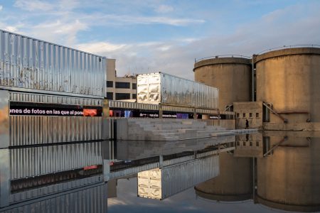 La segunda vida de los gigantes de acero: La reconversión de la arquitectura industrial como motor de arte y cultura