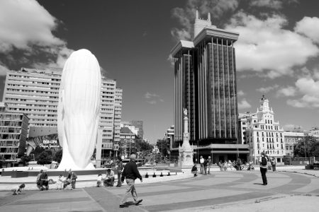 El arte que habita la calle: La escultura urbana como alma del espacio público