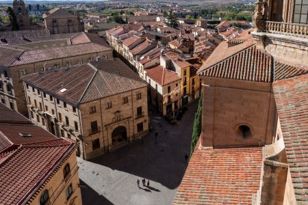 La ciudad habita en sus muros: Arquitectura, arte urbano y la reinvención del espacio público
