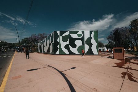El lienzo urbano: La metamorfosis del arte y la arquitectura en el espacio público