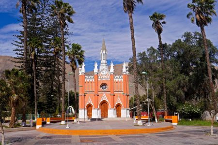Fe, Madera y Piedra: Un Viaje por la Arquitectura Religiosa en Chile