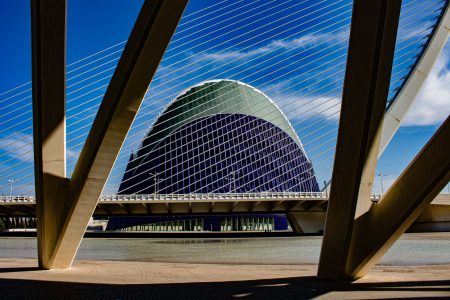 La mirada sobre el hormigón: La fotografía arquitectónica como puente entre arte, espacio y memoria