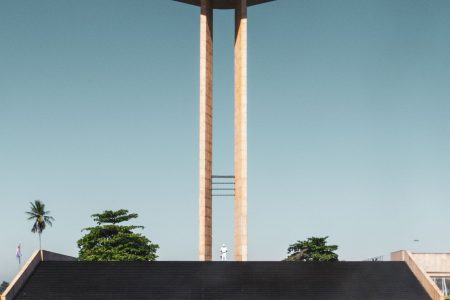 La escultura en el espacio público latinoamericano: Diálogos entre arte, ciudad y memoria