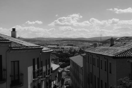 El lienzo urbano: Transformación, memoria y vida comunitaria en el arte público